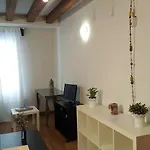 Edificio Con 2 Opciones Duplex 3 Y 1 En Plaza Mayor *
